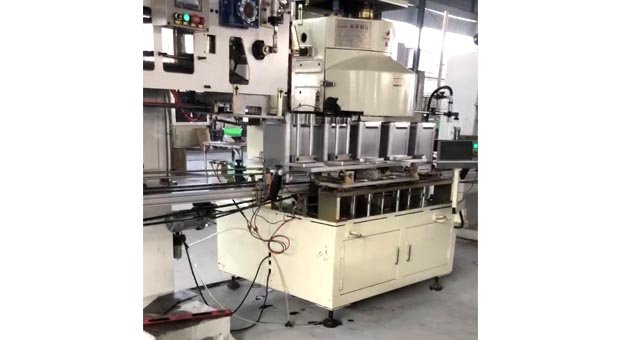 封底、蓋扣嚴扣平，封底后無疤，滲漏等現(xiàn)象